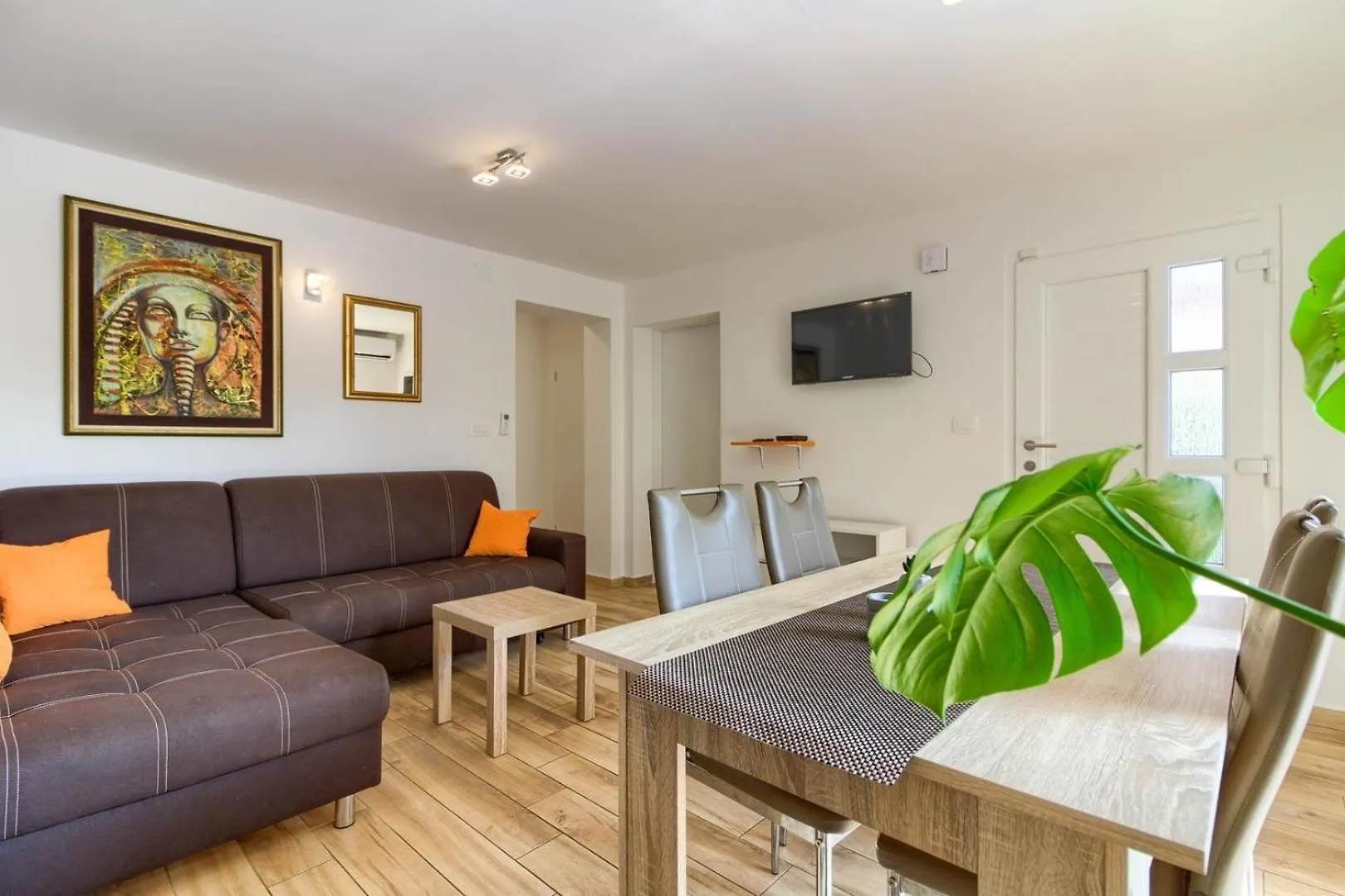 Ferienhaus Mit Privatpool Fuer 8 Personen Ca 110 Qm In Valtura, Istrien Suedkueste Von Istrien