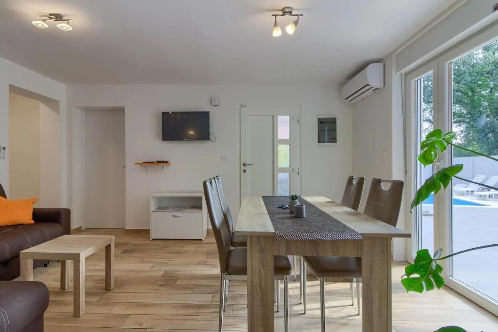 Ferienhaus Mit Privatpool Fuer 8 Personen Ca 110 Qm In Valtura, Istrien Suedkueste Von Istrien  Valtura