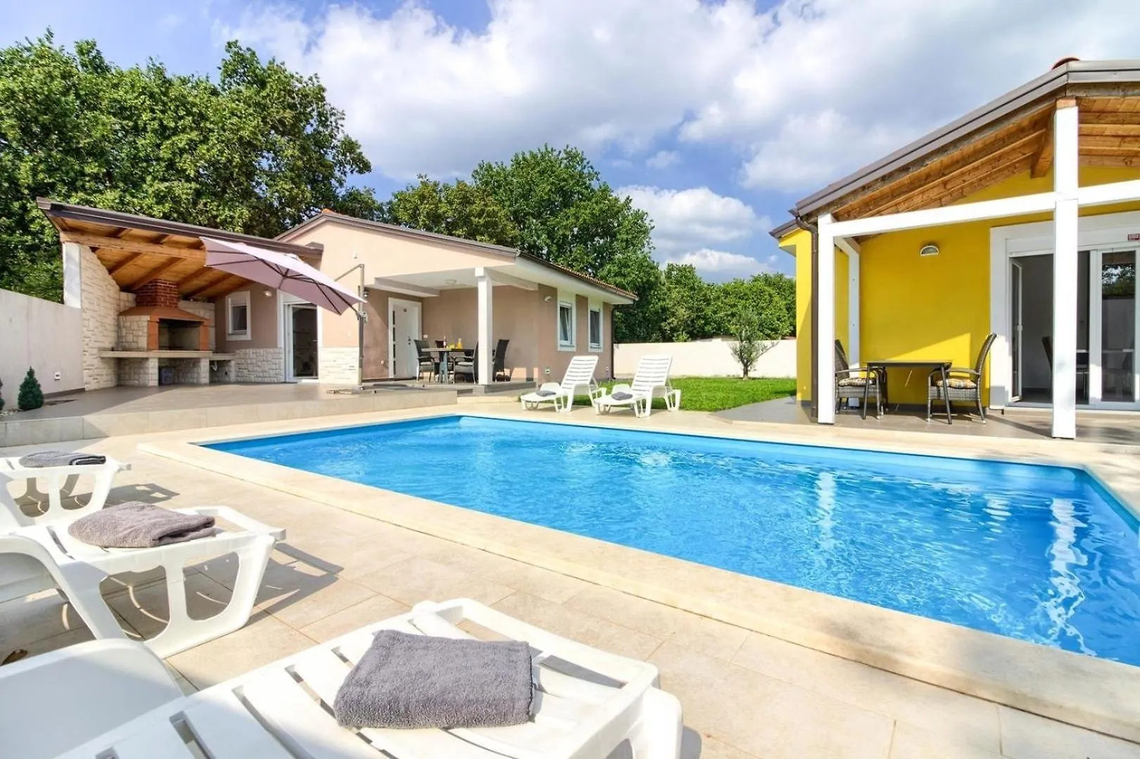 Ferienhaus Mit Privatpool Fuer 8 Personen Ca 110 Qm In Valtura, Istrien Suedkueste Von Istrien