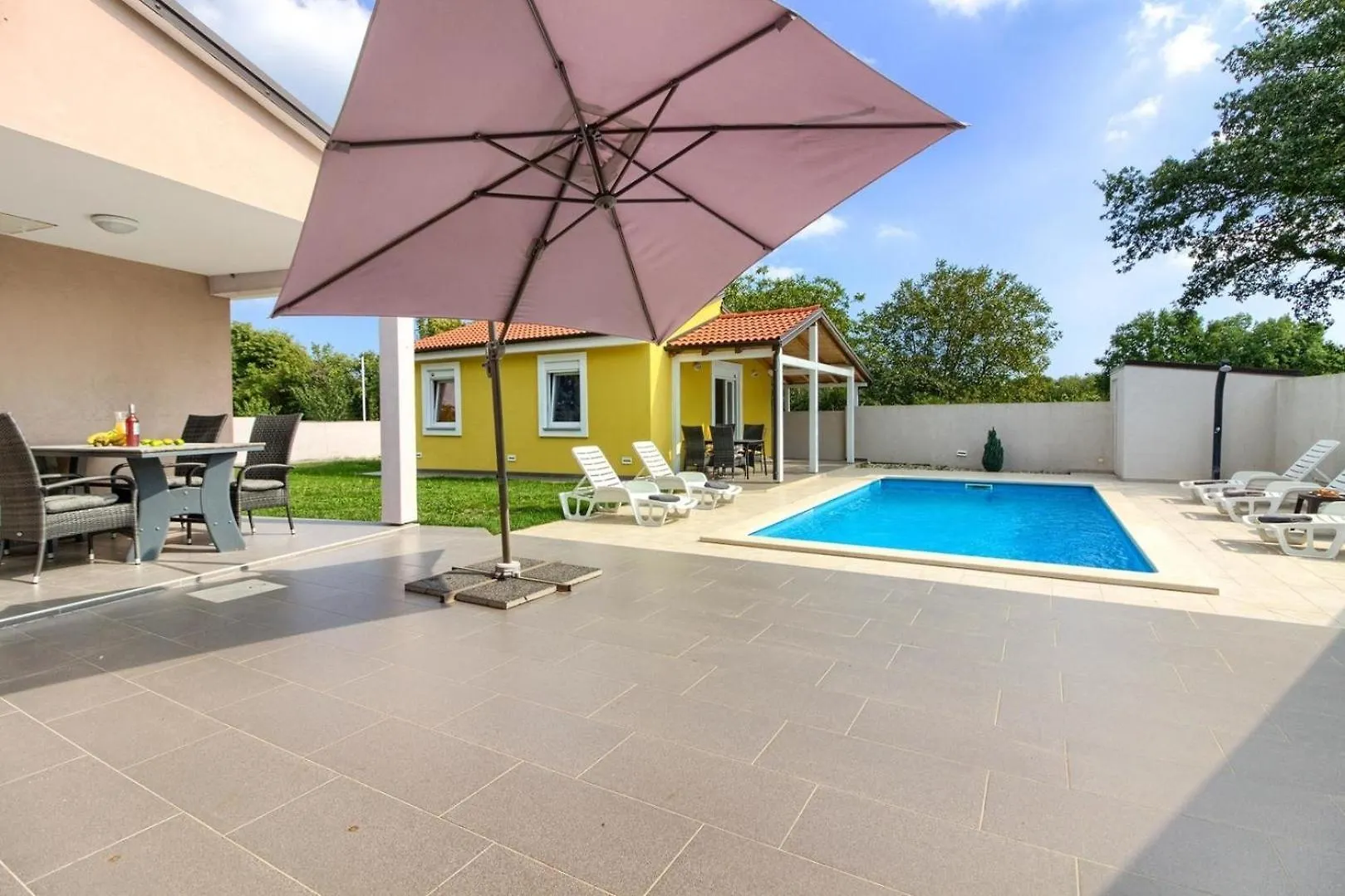 Ferienhaus Mit Privatpool Fuer 8 Personen Ca 110 Qm In Valtura, Istrien Suedkueste Von Istrien 0*, Valtura Kroatien