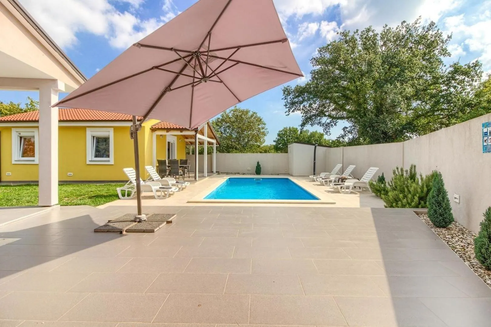 Ferienhaus Mit Privatpool Fuer 8 Personen Ca 110 Qm In Valtura, Istrien Suedkueste Von Istrien